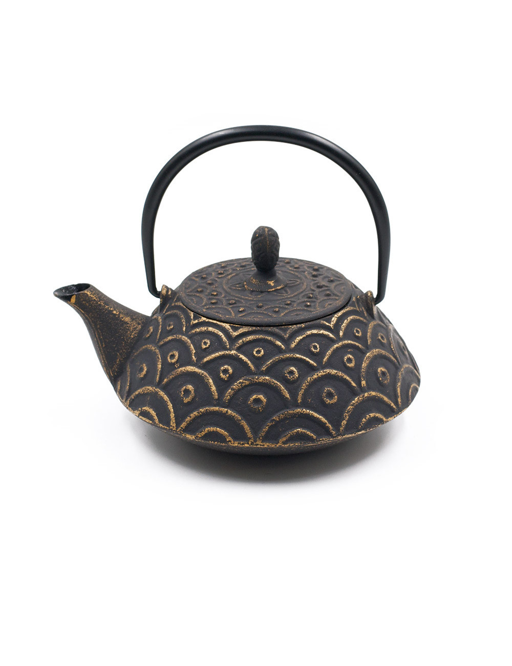 Teiera nera un ghisa con onde dorate Okakura - La Pianta del Tè Shop on line Teiera nera un ghisa con onde dorate Okakura - La Pianta del Tè Shop on line