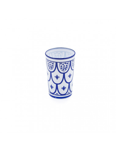 Bicchiere di vetro marocchino decorato in blu su fondo bianco - La Pianta del Tè shop online