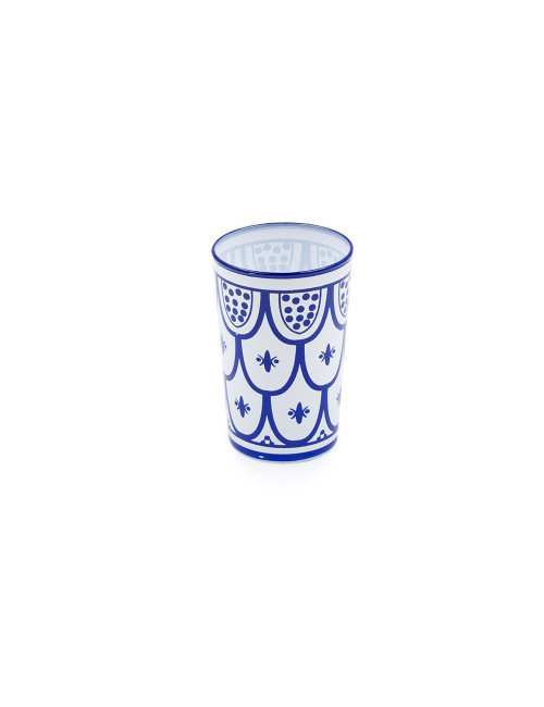 Bicchiere di vetro marocchino decorato in blu su fondo bianco - La Pianta del Tè shop online